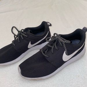 Womens Nike Roshe Ones